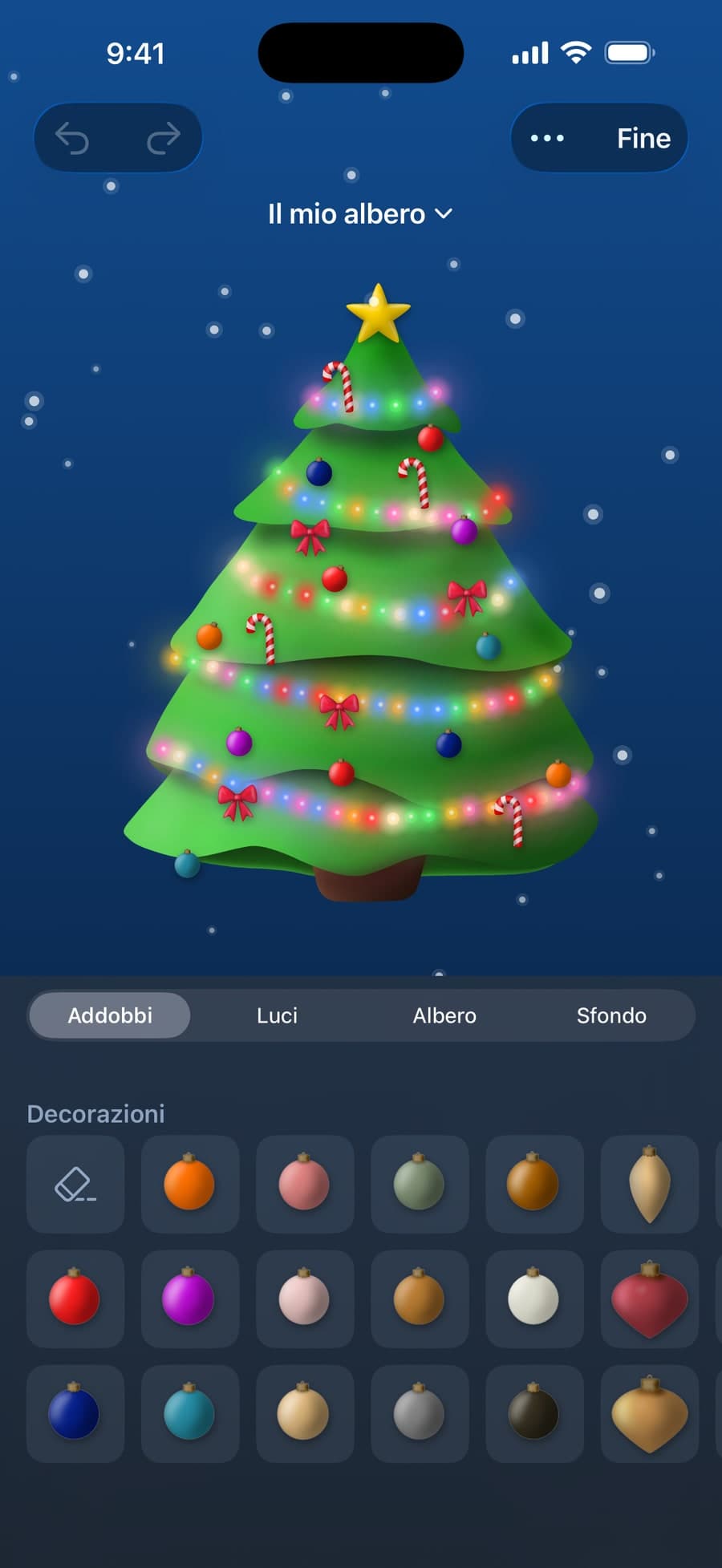 Decorazione dell'albero su iPhone, con la tavolozza delle decorazioni aperta