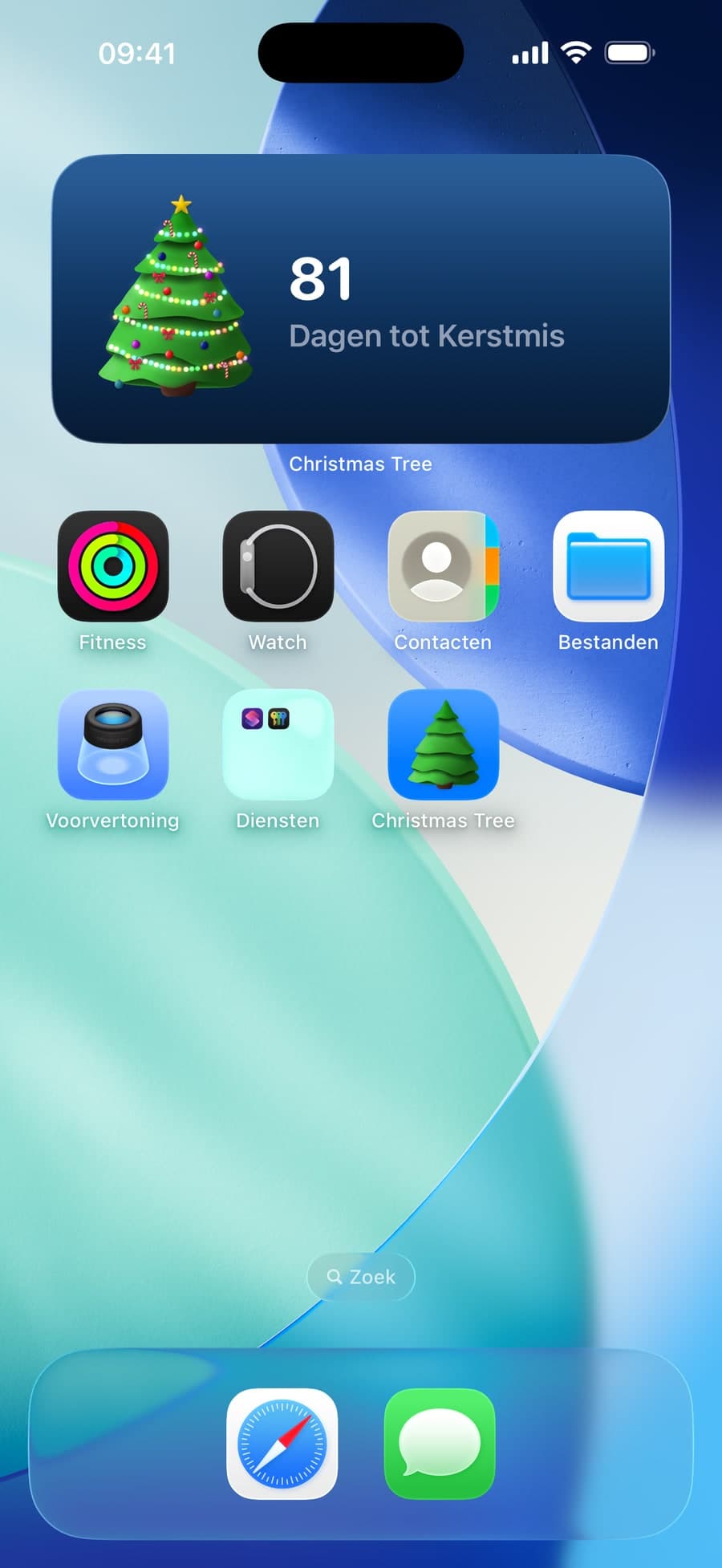 De middelgrote Christmas Tree-widget op het beginscherm van een iPhone
